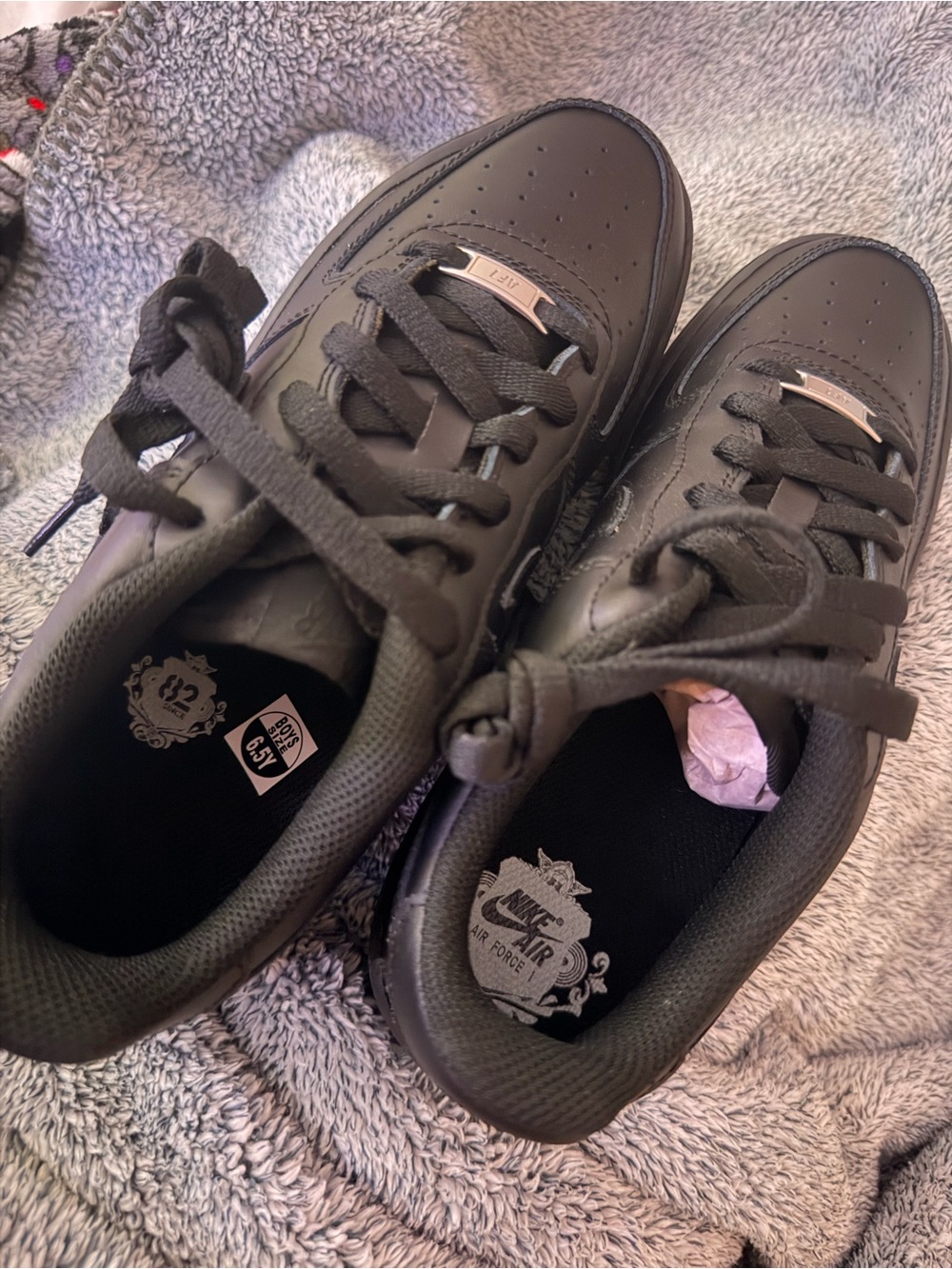 Nike Air Force 1 '07 LV8 Black sneakers- never worn. Size 6.5 in youth, 8 women - Picture 4 of 5